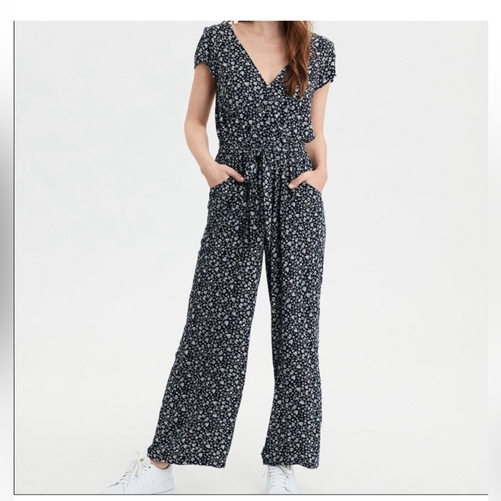 American Eagle Outfitters Navy Floral Jumpsuit Elastic Waist Pockets Tie Belt